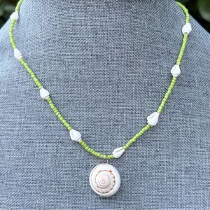 NWT New Urban Outfitters (OU) Shell & Green Beaded Necklace Ocean Seashell Beach